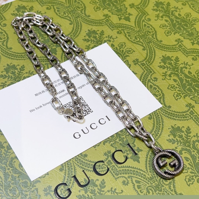 G*u*i necklaces